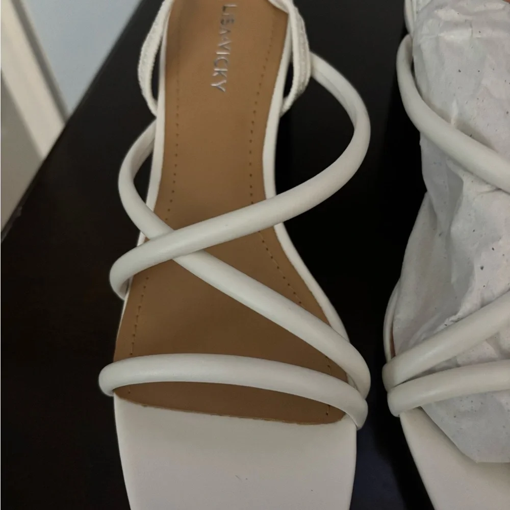 Lisa Vicky ILLUME-V White Sheep Nappa Block Heel Sandals - Size 7.5 M NIB